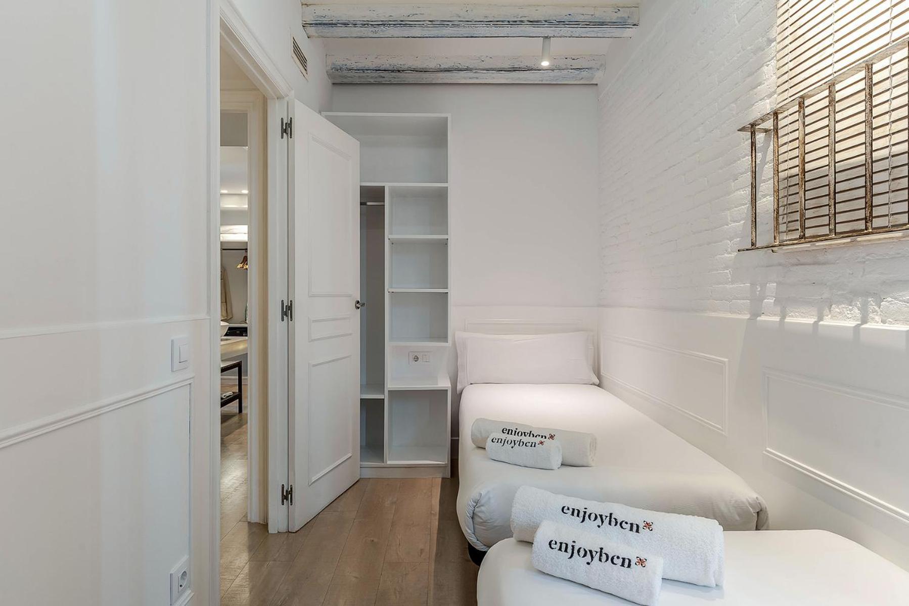 Enjoybcn Colon Apartments Barcelona Bagian luar foto